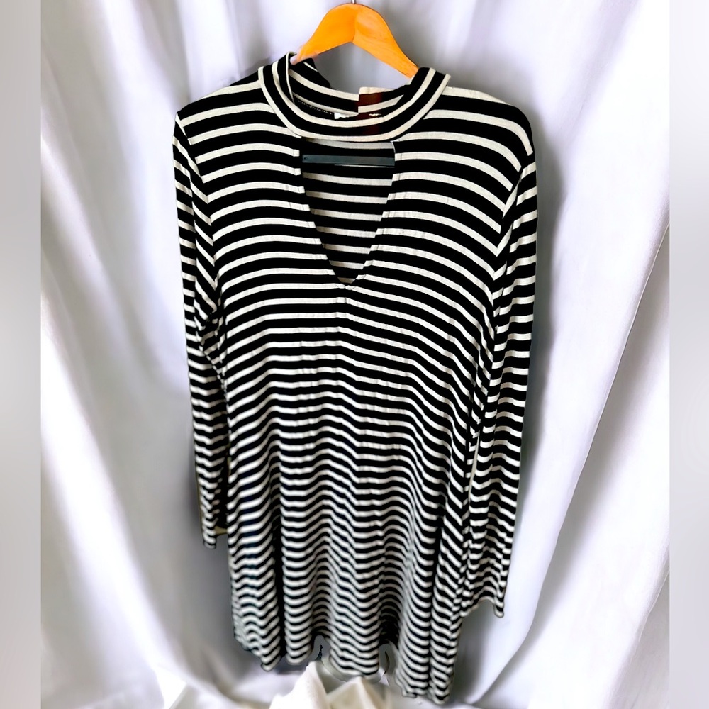 Dress jersey style flowey knee height very soft gently worn